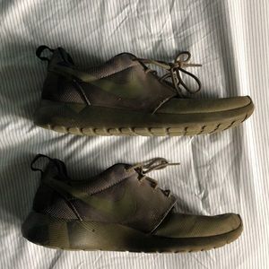 Nike Roshe One Print Sneakers